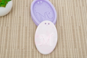 MOLDE SILICONE C/LETRA M 7.5X5.5X1.2CM MLD048