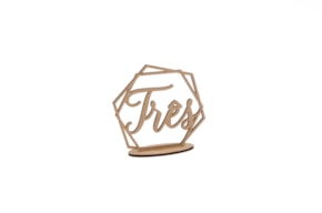 PLACA NÚMERO TRÊS 11X10.4X0.3CM MDF COM BASE