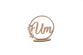 PLACA NÚMERO UM 11.8X11.4X0.3CM MDF COM BASE