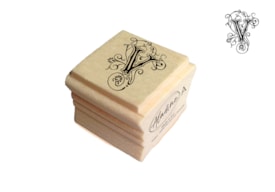 CARIMBO MADEIRA 2.7x2.7cm LETRA V  A-03052